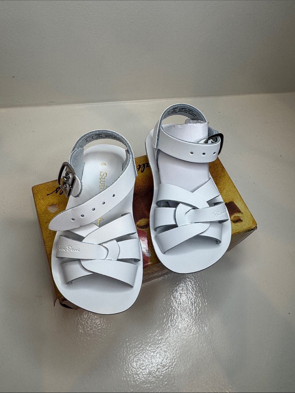 NIB Sun San Salt Water Leather Sandals, White baby toddler size 6, Swimmer #8003